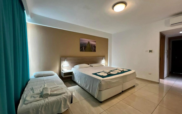 Sunny Blue Hotel