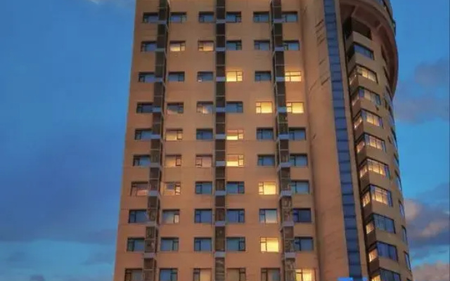 Orange Hotel (Yantai Railway Station Bohai Ferry Passenger Terminal)