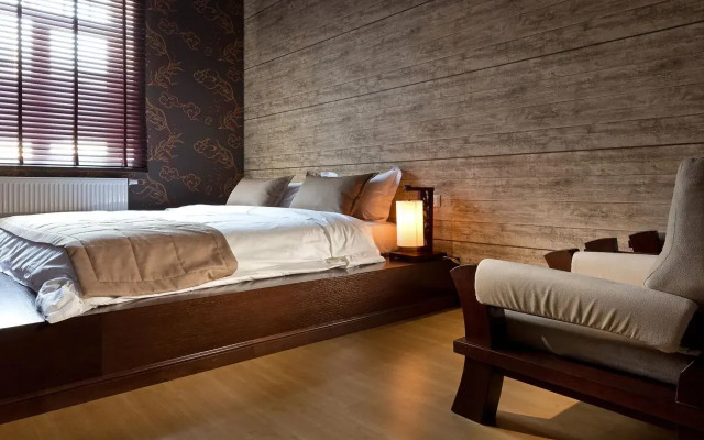 De Gaulle Boutique Hotel