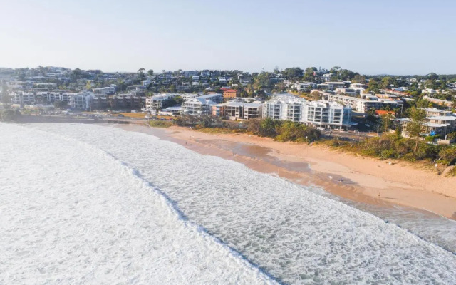 Grand Palais Boolarong Beachside Resort
