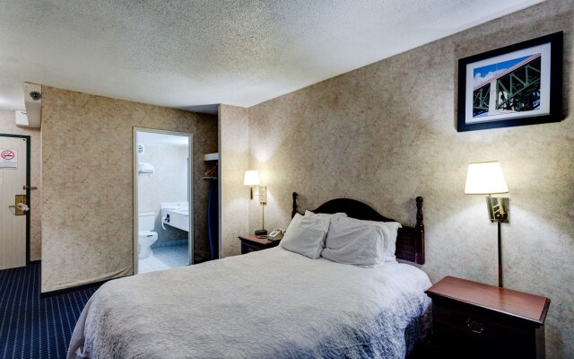 University Hotel and Suites