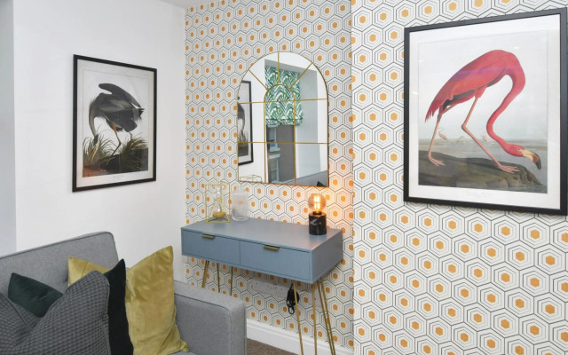 Antrobus Deluxe Apartments by YourStays