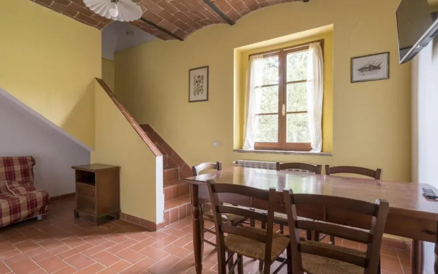 Quaint Farmhouse in Montespertoli With Swimming Pool
