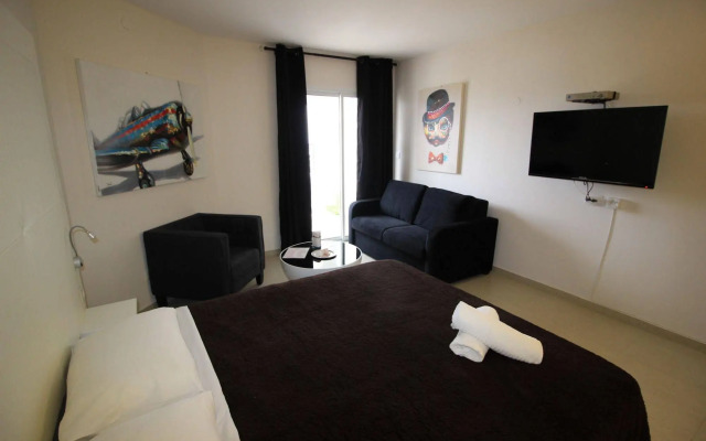 Rich Royal Suites
