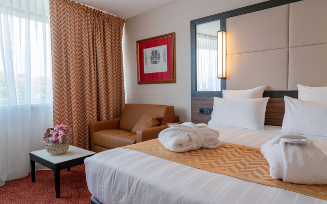 Nash Suites Airport Hotel