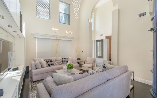 Hollywood Dream House 5 Br with POOL