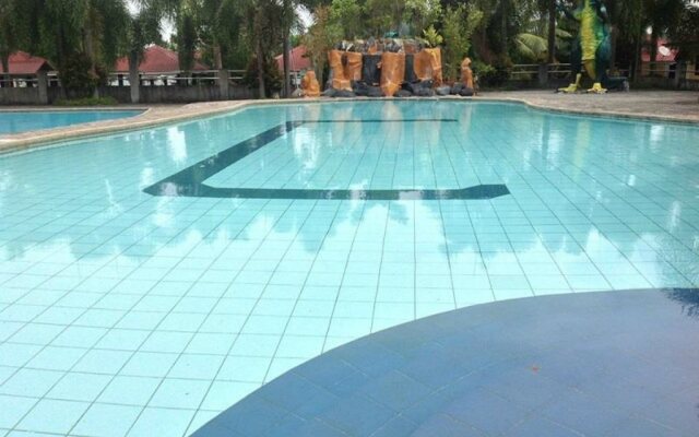Calinisan Beach Resort