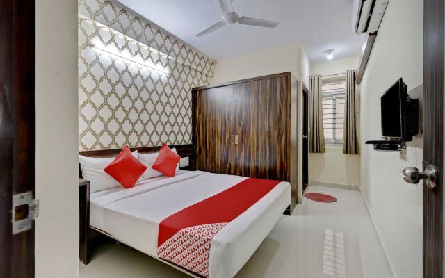 OYO Flagship 13933 Varcity Pearl