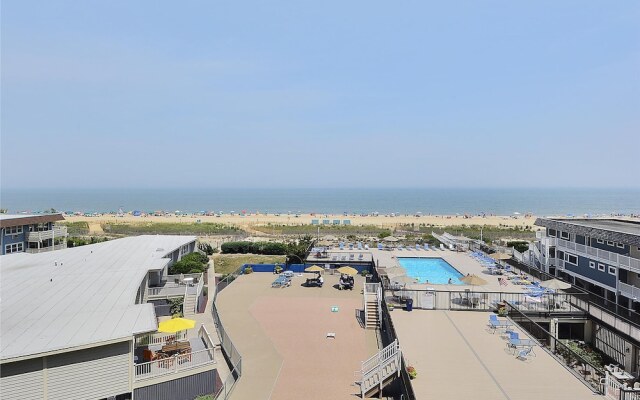 Beach Hollow 425 Lekites Ave by Long & Foster