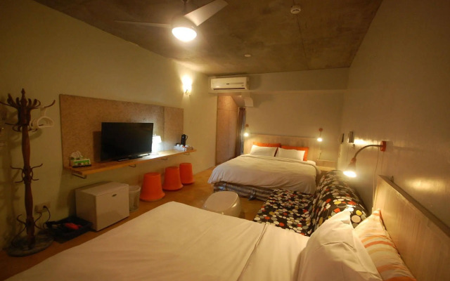 Orange Moon Inn