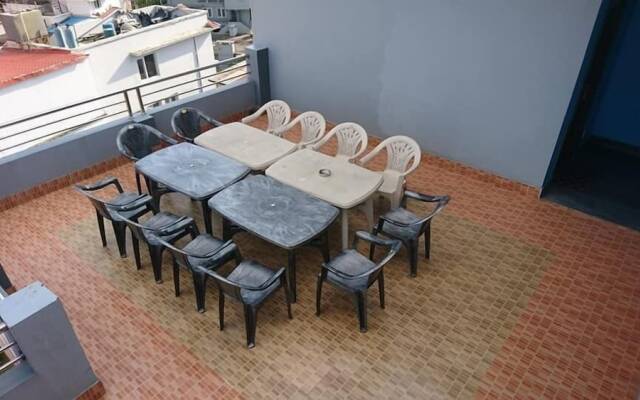 Three Boys Apartment and Guest House
