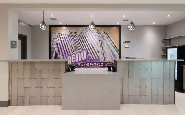 Super 8 by Wyndham Meadow Wood Courtyard