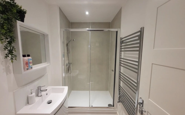 Crescent House Apartments