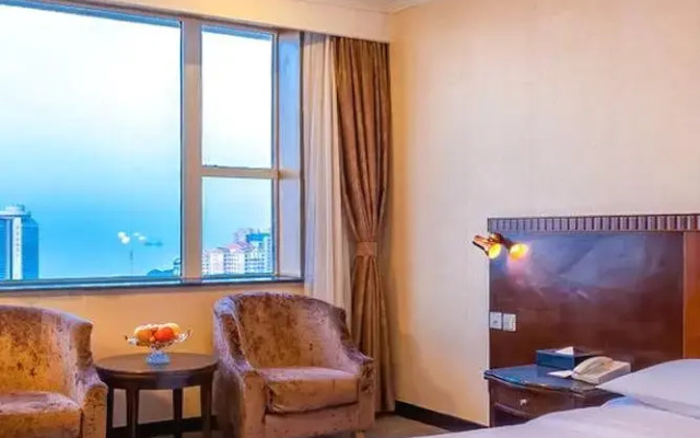 Yantai Celebrity Hotel