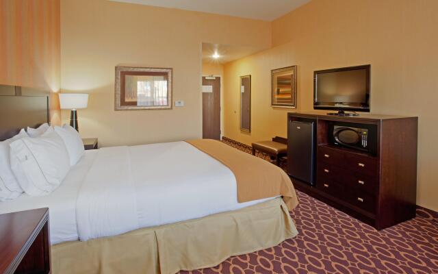 Holiday Inn Express Hotel & Suites Sacramento NE Cal Expo