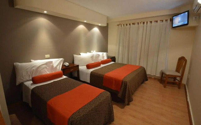 Piazza Hotel