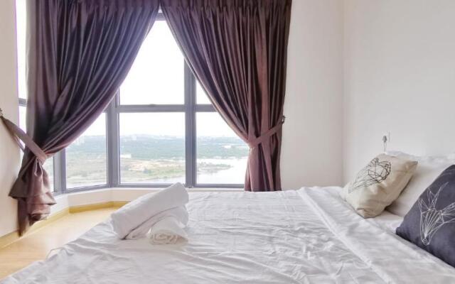 Superb Seaview Royal Strand Danga Bay Country Garden