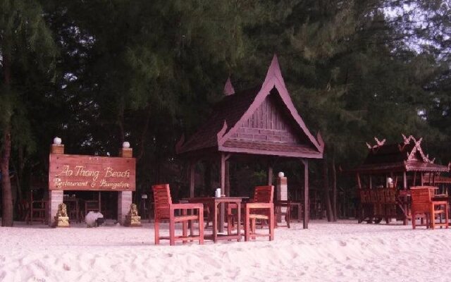 Ao Thong Beach Bungalows & Restaurant