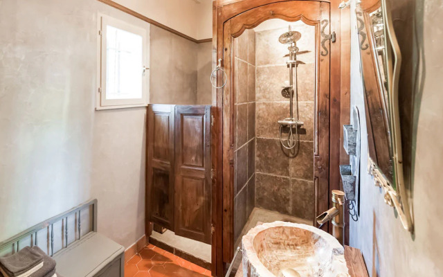 Quaint Holiday Home in Lorgues with Pool