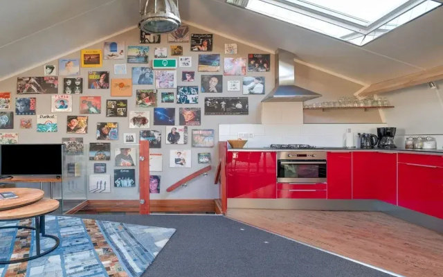 Modern Holiday Home in Easterlittens with Fishing Near