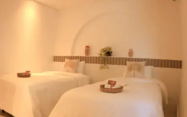 Roka Hotel Boutique