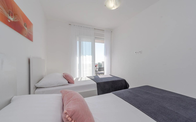 Dario 1. modern & luxury ap. with a pool