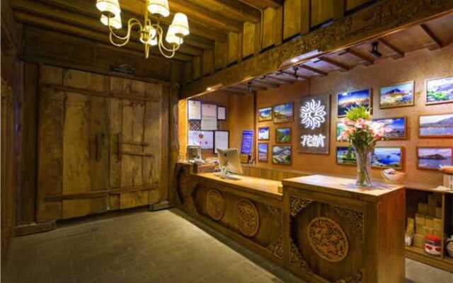 Floral Hotel Lijiang QianlizoudanjiYunju