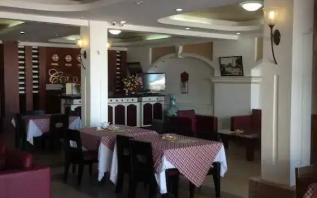Pho Lanh Hotel
