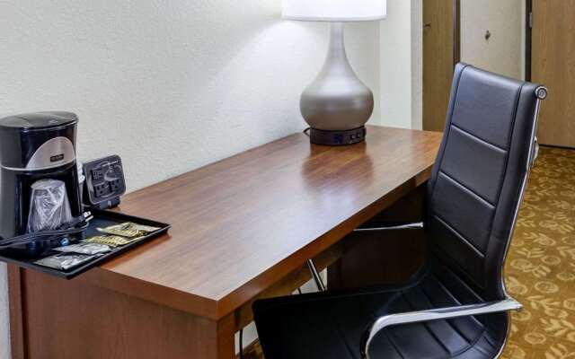 Comfort Suites Kansas City - Liberty