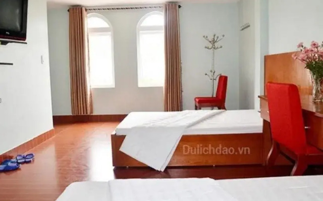 Le Pont Minh Chau Hotel