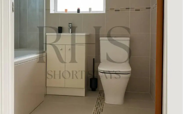 4-bed Home in Maidenhead