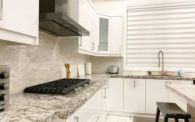 Luxurious Rooms in Pickering