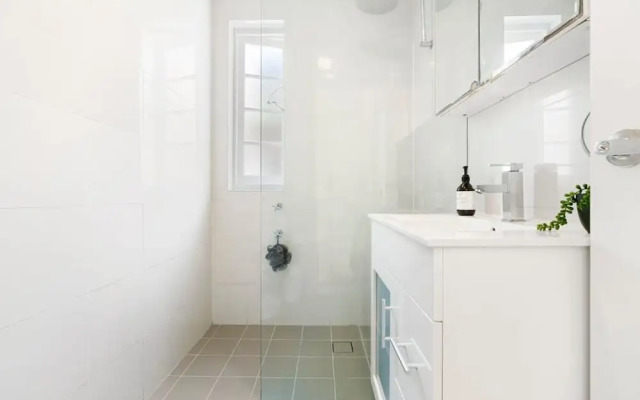 Bondi Breeze Apartment