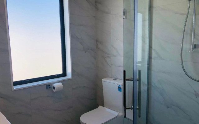 Modern & Luxurious Home 3