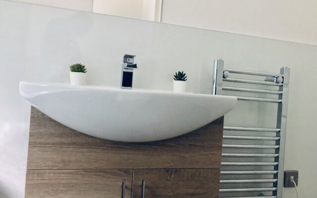 Snapos Luxury Serviced Apartments – Shield House