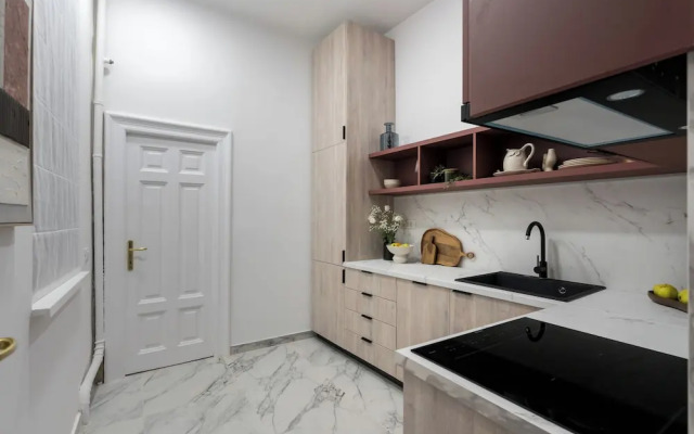 Elegant 3BR Steps away Cismigiu Gardens