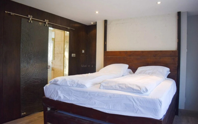 Stylish & Spacious Studio Next to Beach