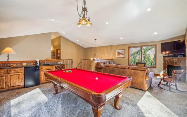 High Point Lodge 5 Bedroom Home by RedAwning