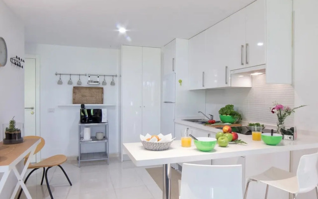 Stylish retreat in-between the ocean and mountains