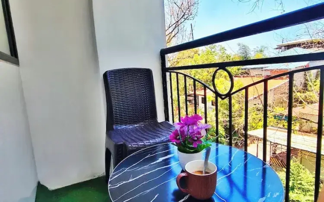 Aashvi Cozy Cabin