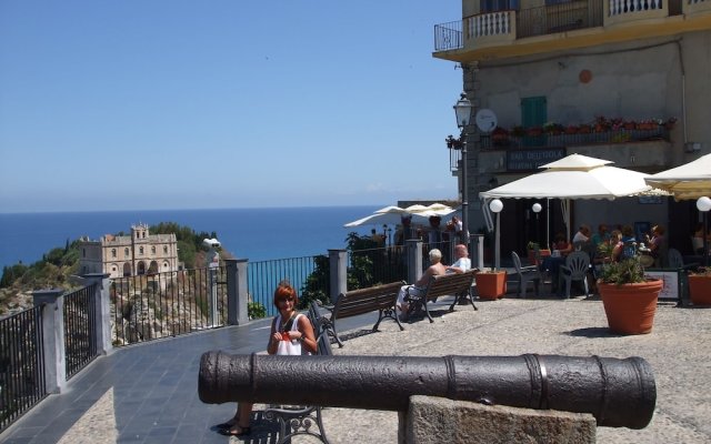 2 bed apartment with a spectacular panoramic sea, coastline and mountain views