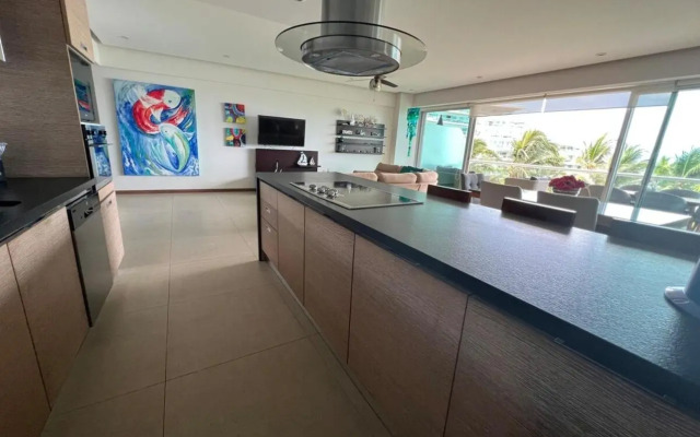 NV 4L Peninsula Beach Front and ocean view