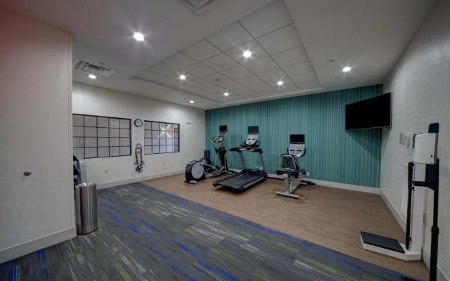 Holiday Inn Express & Suites Yukon by IHG