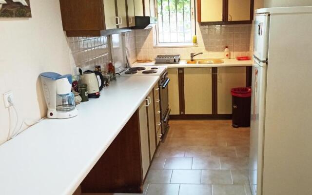 Spacious guesthouse with garden and seaview