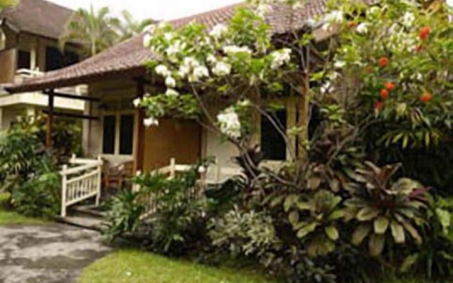 Bali Lovina Beach Cottages