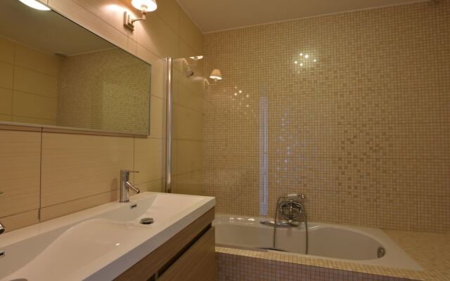 Spacious Holiday Home In Middelkerke With Jacuzzi