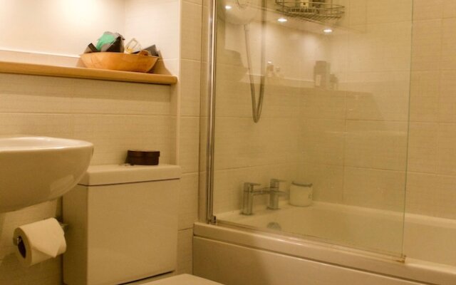 2 Bedroom Flat In Edinburgh