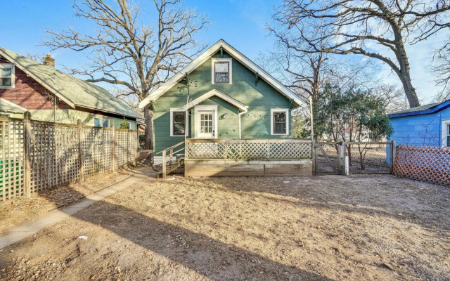 Walk to Beach + Lake Nokomis: Minneapolis Home!