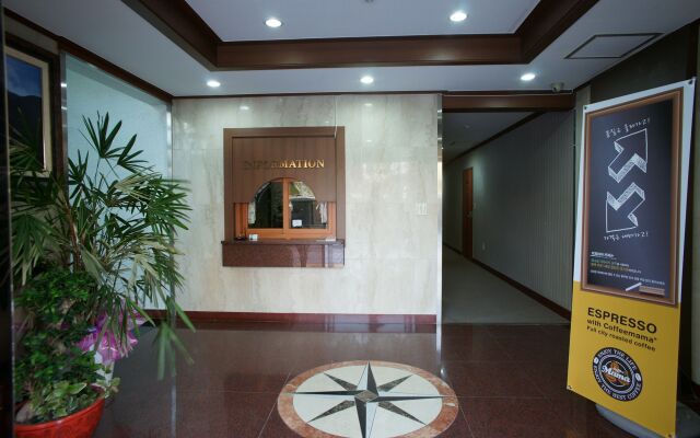 Trevi Hotel