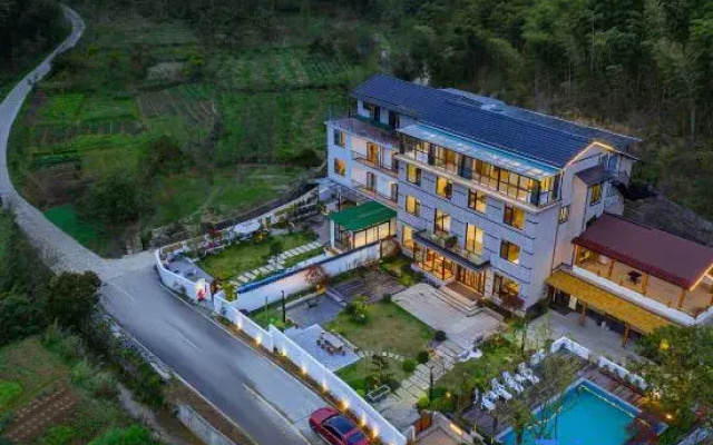 Xixia Mountain Retreat · Wild Luxury Mountain Views, Skiing, and Relaxed Family Vacation